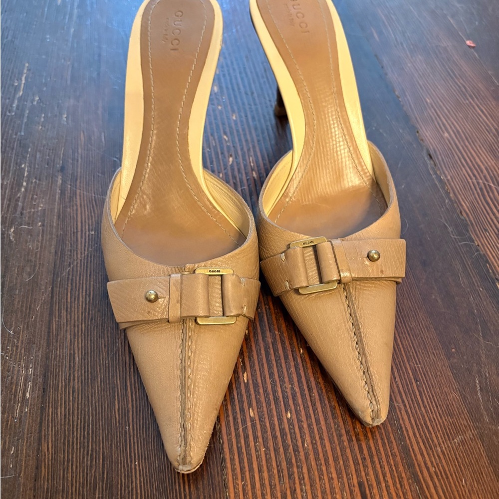 Gucci Women's Brown Leather Heels with Bow